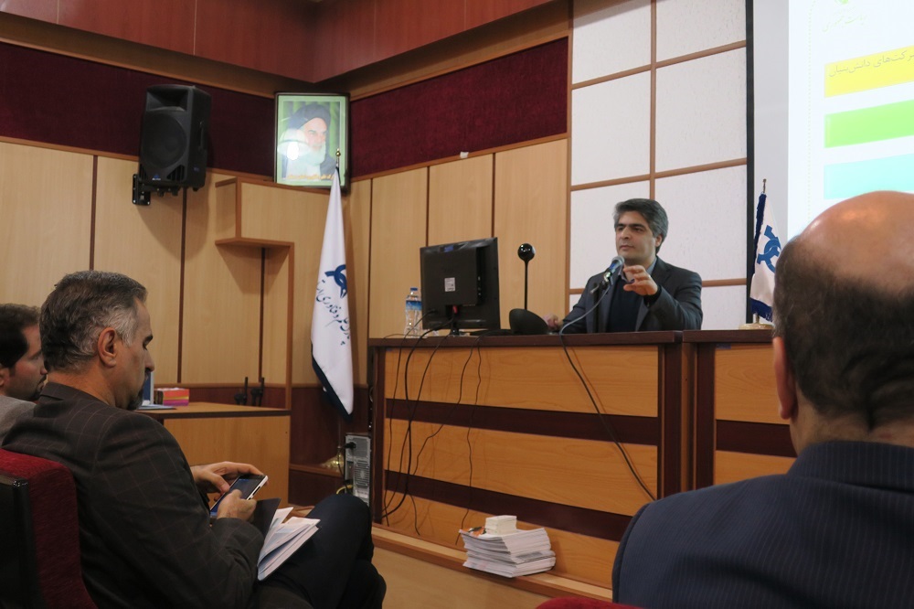 نشست معرفی خدمات مالی و اعتباری صندوق نوآوری وشکوفایی در پارک علم وفناوری استان سمنان